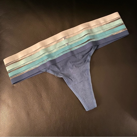 ⚡️2 for $20!⚡️New VS thong 🩵 - Picture 1 of 3